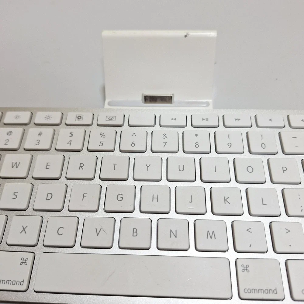 Apple iPad Keyboard Dock Model A1359 MC533LL/B for 1st 2nd 3rd Generation EUC